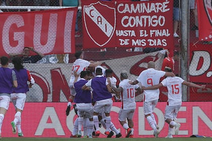 El festejo de Argentinos por el gol de Elías Gómez