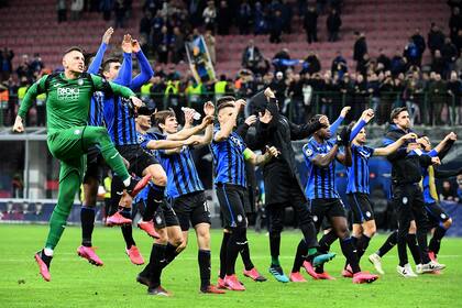 El festejo de Atalanta, en el juego de ida ante Valencia; el San Ciro estuvo habilitado para los espectadores de ambos equipos