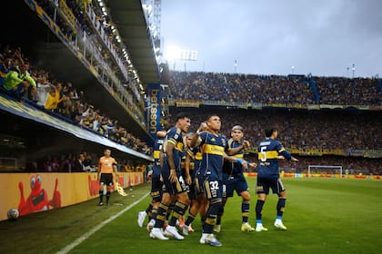 El festejo de Ayrton Costa junto a sus compañeros, ante una Bombonera efervescente