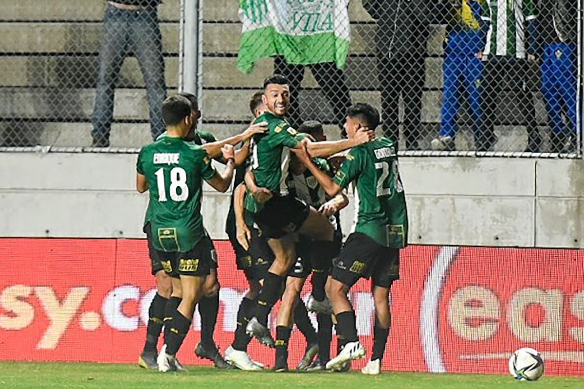 El festejo de Banfield, en San Nicolás; el Taladro se medirá en la próxima etapa con Gimnasia y Esgrima de Jujuy