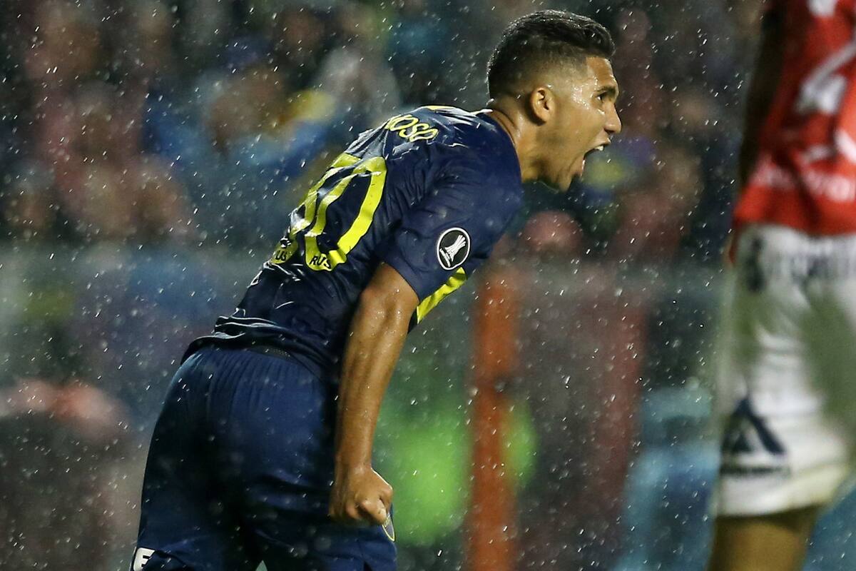 El festejo de Bebelo Reynoso, que se consolida en Boca con la confianza que le da el DT Gustavo Alfaro