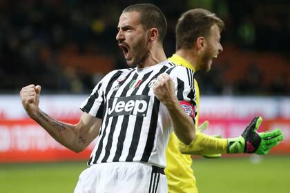 El festejo de Bonucci, tras marcar el último penal