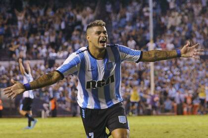 El festejo de Bou, autor del gol que valió la clasificación