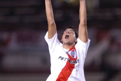 El festejo de Bou, autor del primer gol aquella noche
