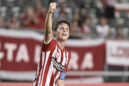 El festejo de Carrillo, goleador de Estudiantes