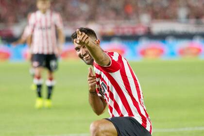 El festejo de Cauteruccio, autor de dos goles para Estudiantes