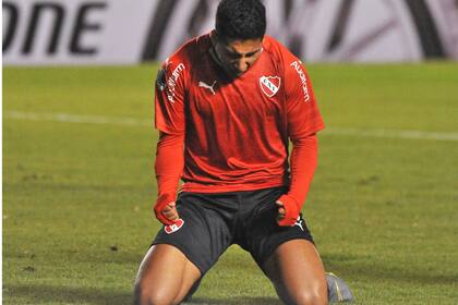 El festejo de Cecilio Domínguez, autor del segundo tanto del Rojo