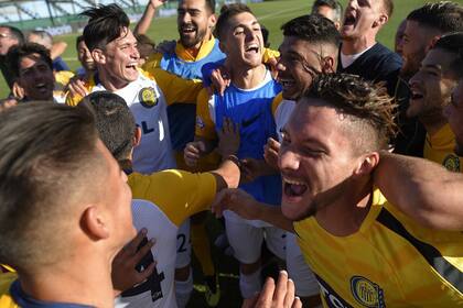 El festejo de Central, luego de ganarle por penales a Temperley y avanzar a la final