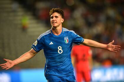 El festejo de Cesare Casadei, autor del primer gol de Italia en el triunfo por 2-1 sobre Corea del Sur
