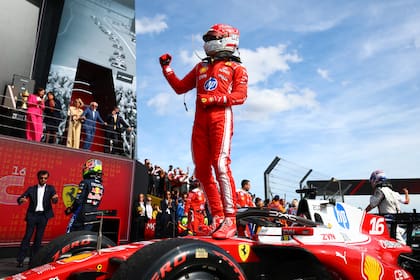 El festejo de Charles Leclerc sobre la SF-26: el monegasco firmó el triunfo número 250 de Ferrari en la Fórmula 1