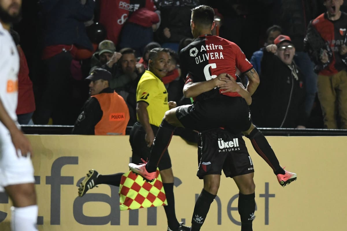 El festejo de Colón, que mantiene intacto su ilusión en la Copa Sudamericana