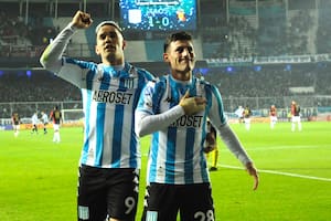 El festejo de Copetti y Chancalay, autor del 1-0 en Avellaneda