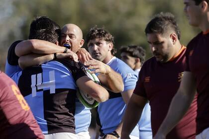 El festejo de CUBA reflejado en el abrazo de Marcos Young con Devoto, la decepción de Newman