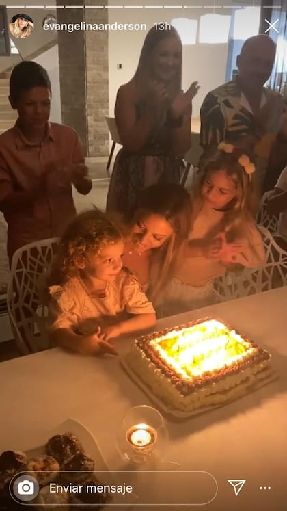 El festejo de cumpleaños de Evangelina Anderson junto a su familia y amigos.