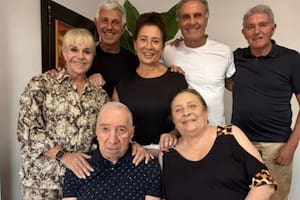 Carlos Bilardo cumplió 88 años: el festejo en su casa junto a Oscar Ruggeri y Claudia Villafañe