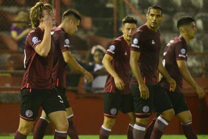 El festejo de De la Vega, autor del gol de la victoria granate