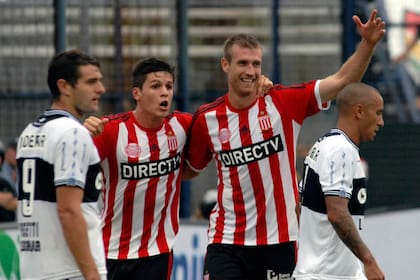 El festejo de Estudiantes, ante su clásico rival