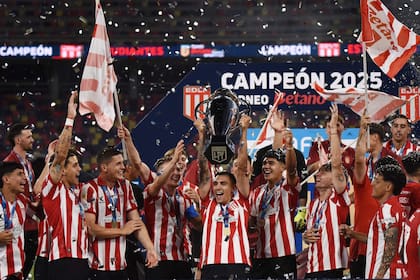 El festejo de Estudiantes con la Copa del Torneo Clausura