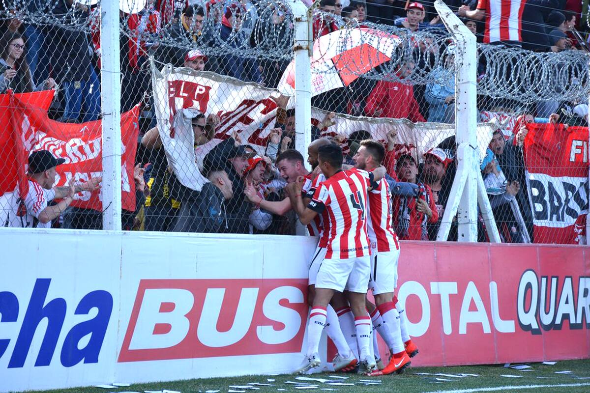 El festejo de Estudiantes tras uno de los goles