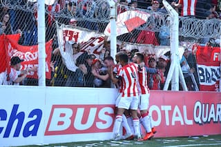 Estudiantes de La Plata le ganó a Mitre y está en los octavos de final