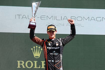 El festejo de Franco Colapinto en el podio de Imola, donde ganó en la Fórmula 3 y la Fórmula 2; el autódromo Enzo y Dino Ferrari se presente amigable para el regreso del argentino a la grilla de la Fórmula 1