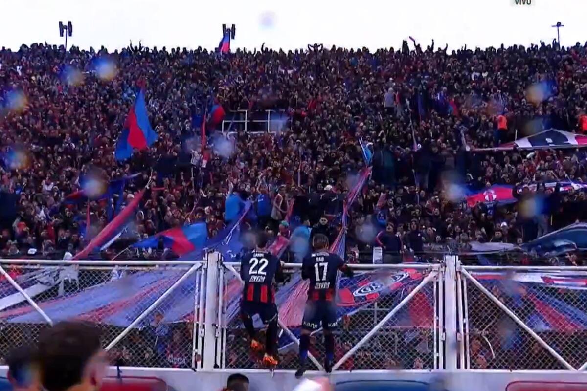 El festejo de Gastón Campi (22) tras su gol, junto a Elián Irala, en el 1-0 de San Lorenzo sobre Huracán