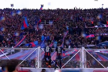 El festejo de Gastón Campi (22) tras su gol, junto a Elián Irala, en el 1-0 de San Lorenzo sobre Huracán