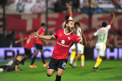 El festejo de Gastón Silva, autor del 1-0