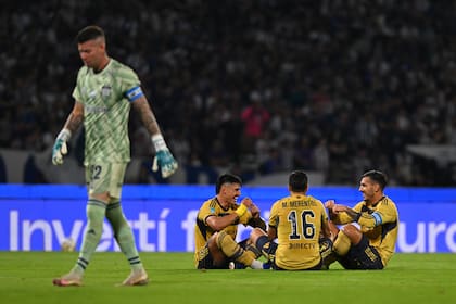 El festejo de gol de Bareiro, Merentiel y Paredes, al igual que el otro día en la Bombonera
