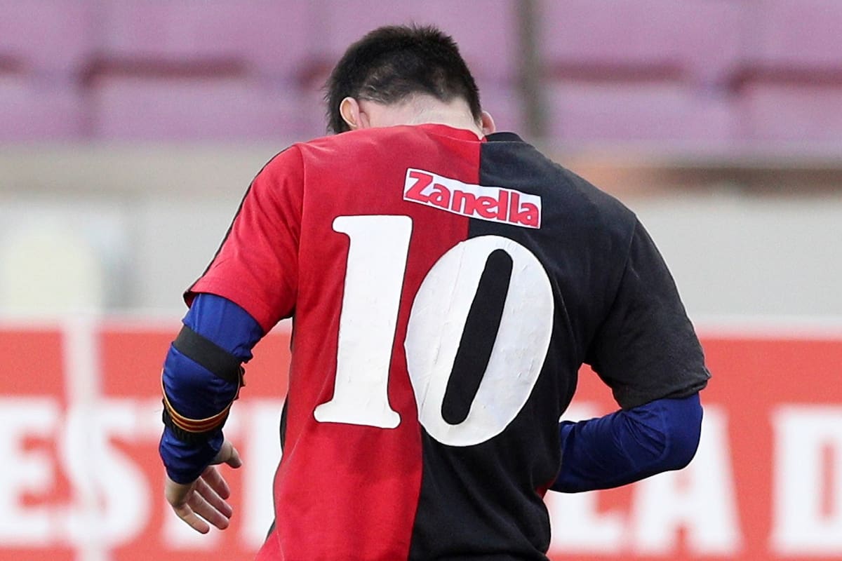 El festejo de gol de Lionel Messi en homenaje a Diego Maradona en el partido que disputó frente al Osasuna.