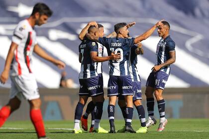 El festejo de gol de Talleres frente a Patronato.