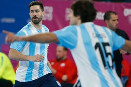 El festejo de Gonzalo Carou y el acompañamiento de Federico Pizarro frente a Chile
