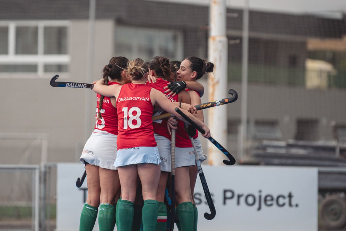 El festejo de Italiano, que con el triunfo ante Ciudad de Buenos Aires consiguió la clasificación para los playoffs