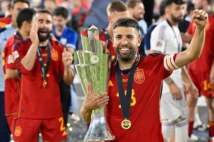 El festejo de Jordi Alba con la selección de España tras la obtención de la UEFA Nations League