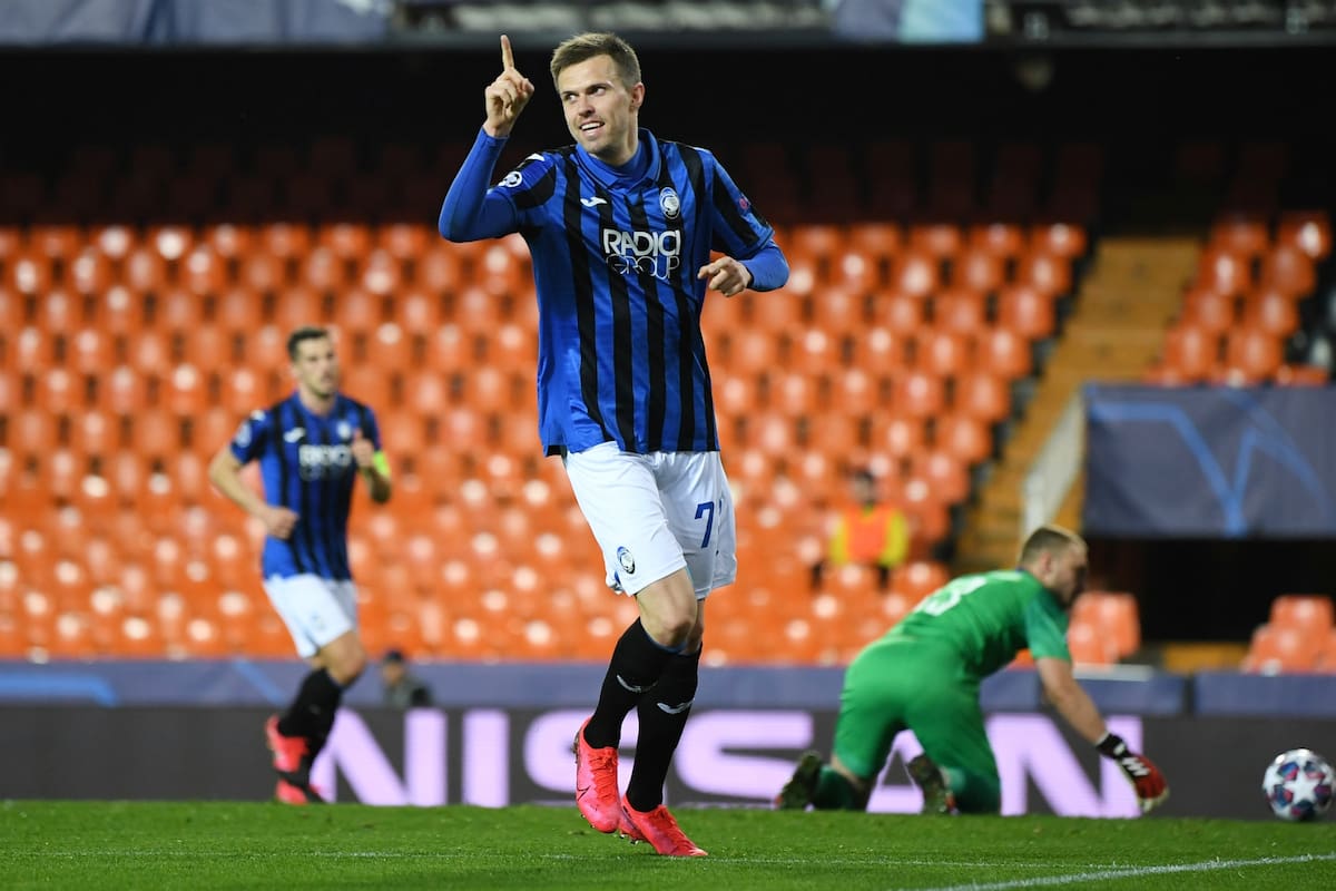El festejo de Josip Ilicic, el delantero esloveno de Atalanta que anotó los cuatro goles en Valencia