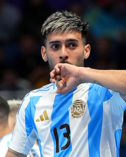 El festejo de Kevin Arrieta, el autor de dos de los tres goles de la victoria de Argentina ante Francia por 3-2