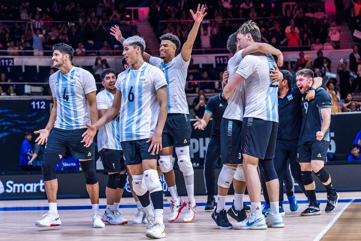 El festejo de la selección argentina de vóleibol eliminó a Francia del Mundial de Filipinas