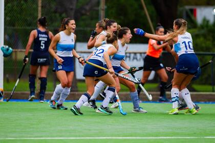 El festejo de las chicas de GEBA ante Ciudad