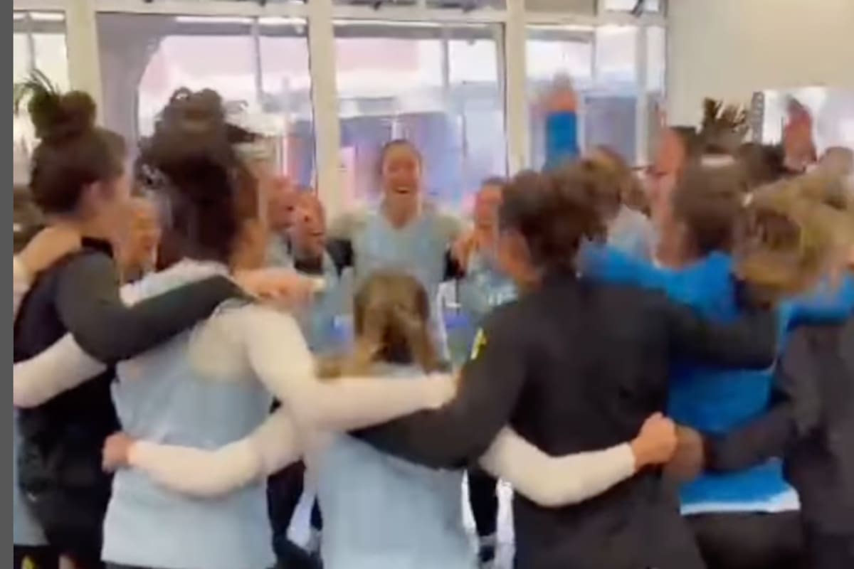 El festejo de las Leonas durante su entrenamiento