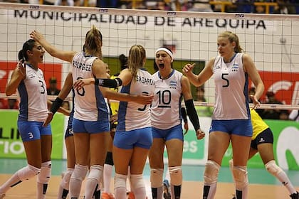 El festejo de las Panteras tras el triunfo ante Colombia