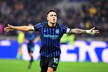 El festejo de Lautaro Martínez, autor del primer gol de Inter en la victoria 2 a 0 sobre Lazio