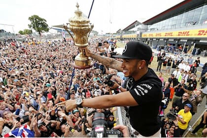 El festejo de Lewis Hamilton en Silverstone