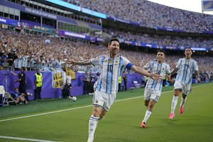 La selección debuta en el Mundial: un gol anulado a Messi y otro a Argelia en menos de diez minutos