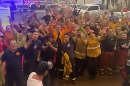 El festejo de los brigadistas