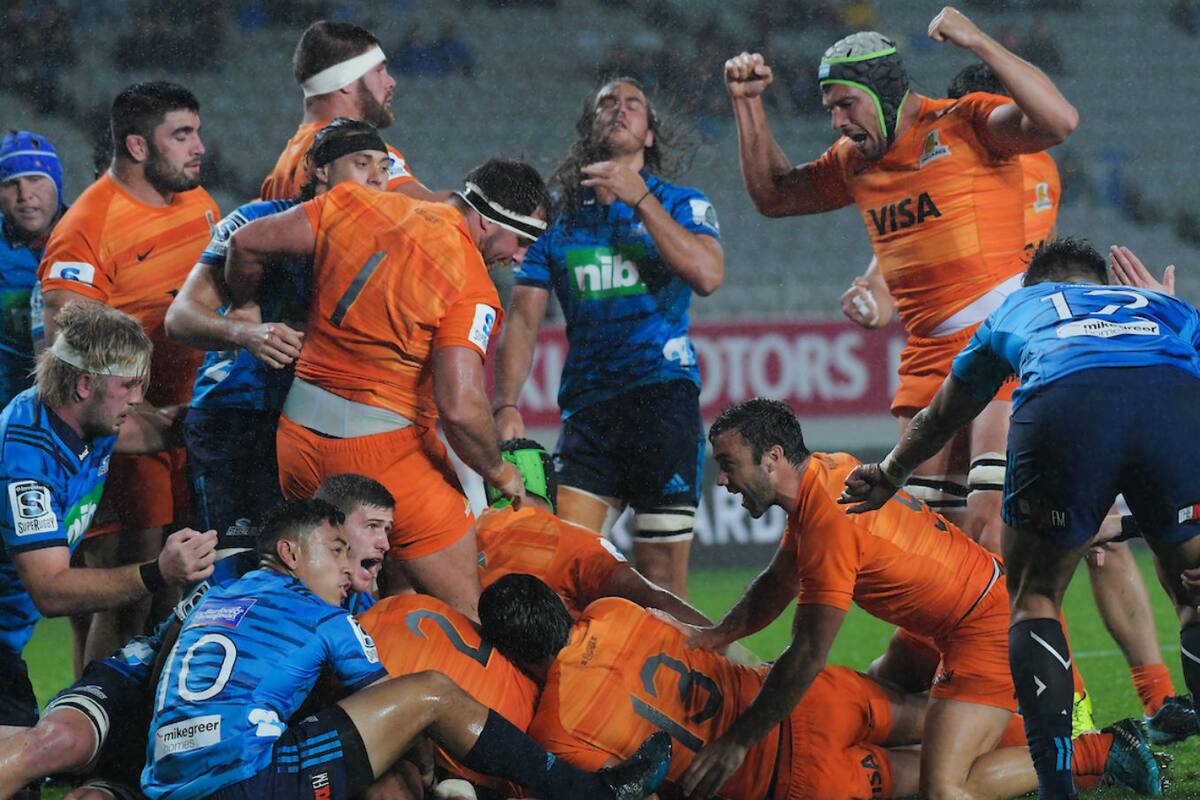 El festejo de los argentinos tras el try de Agustín Creevy