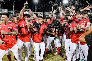 El festejo de los Cardenales de Lara luego de conseguir la clasificación a la Gran Final de la LVBP