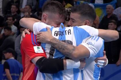 El festejo de los jugadores argentinos tras ganarle a Francia y pasar a la final del Mundial de futsal