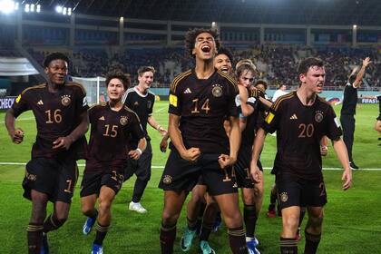 El festejo de los jugadores de Alemania tras derrotar a la selección argentina en la semifinal del Mundial Sub 17 Indonesia 2023