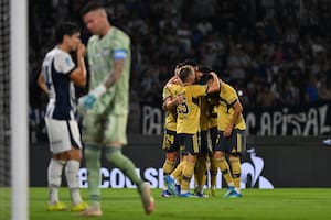 El festejo de los jugadores de Boca tras el gol de Adam Bareiro