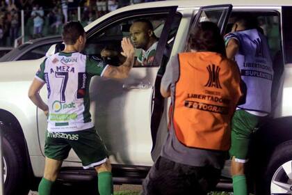 El festejo de los jugadores de Oriente Petrolero